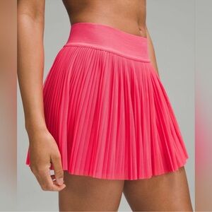 Lululemon - Mesh Pleats Mid-Rise Mini Tennis Skirt -
Lip Gloss